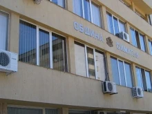 Чужденец катастрофира до сградата на Общинска администрация в Симитли