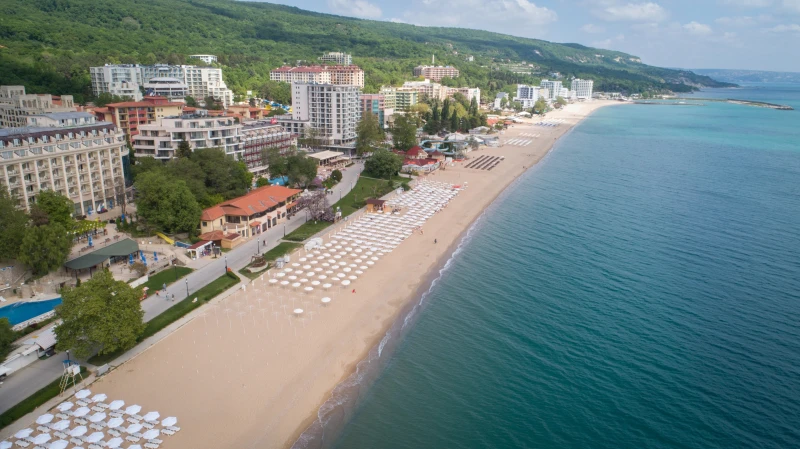Опасни бактерии дебнат летовниците в Черно море според чуждо издание