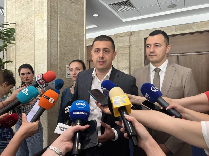 Атанас Атанасов, БСП-ОЛ: Крайно време e българите да знаят, че преминаването от лев към евро няма да ги ощети