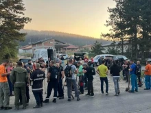 Нинова за доброволците, които помагат в борбата с пожара в Безден: По джапанки и с голи ръце се хвърлят срещу огнената стихия