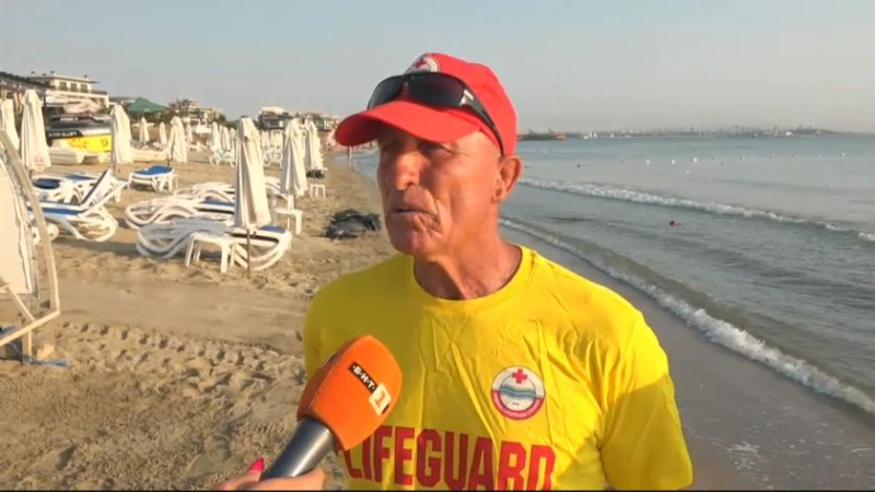 Спасител на плажа: Стойте на сянка, не влизайте рязко във водата и първо охлаждайте крайниците, главата, тялото и тогава отивайте в морето