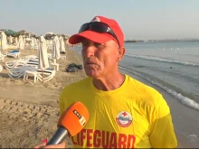 Спасител на плажа: Стойте на сянка, не влизайте рязко във водата и първо охлаждайте крайниците, главата, тялото и тогава отивайте в морето