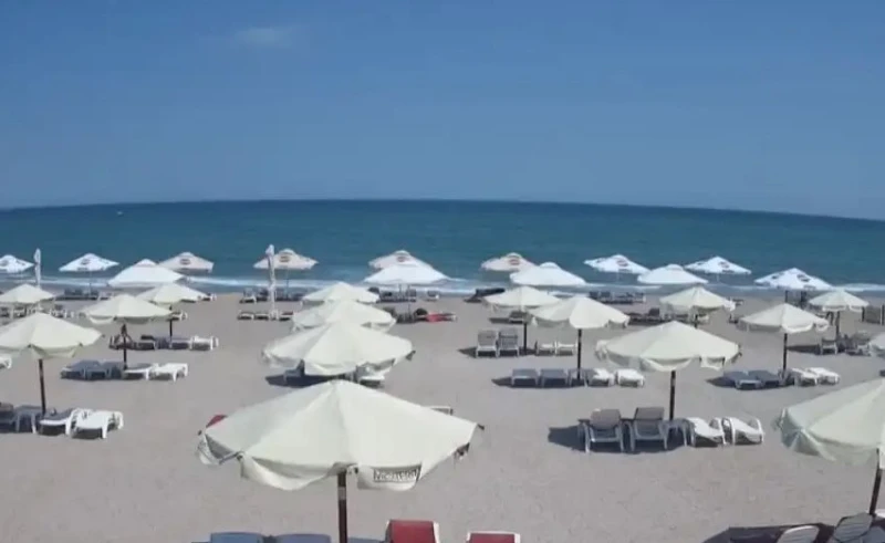 Рядко явление достигна брега на Черно море, водата е само 13 градуса