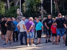 Стотици се поклониха пред футболната легенда Сашо Паргов в Дупница