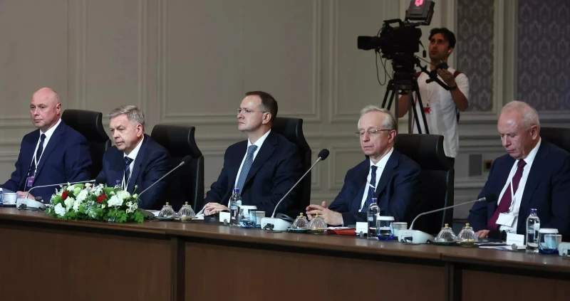 Медински: Русия предложи на Киев кратки прекратявания на огъня по фронтовата линия