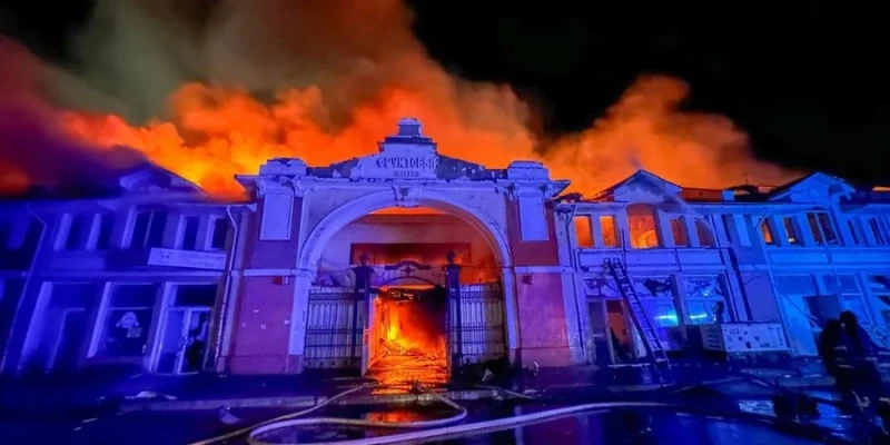 Масирана атака над Одеса: Горя пазарът "Привоз", повредени са паметници на културата