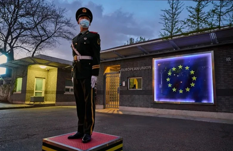 Euractiv: ЕС трябва да държи вратата отворена за китайски инвестиции. Но да я пази внимателно