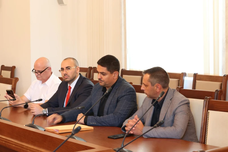 МЕЧ провежда консултации за нов вот на недоверие