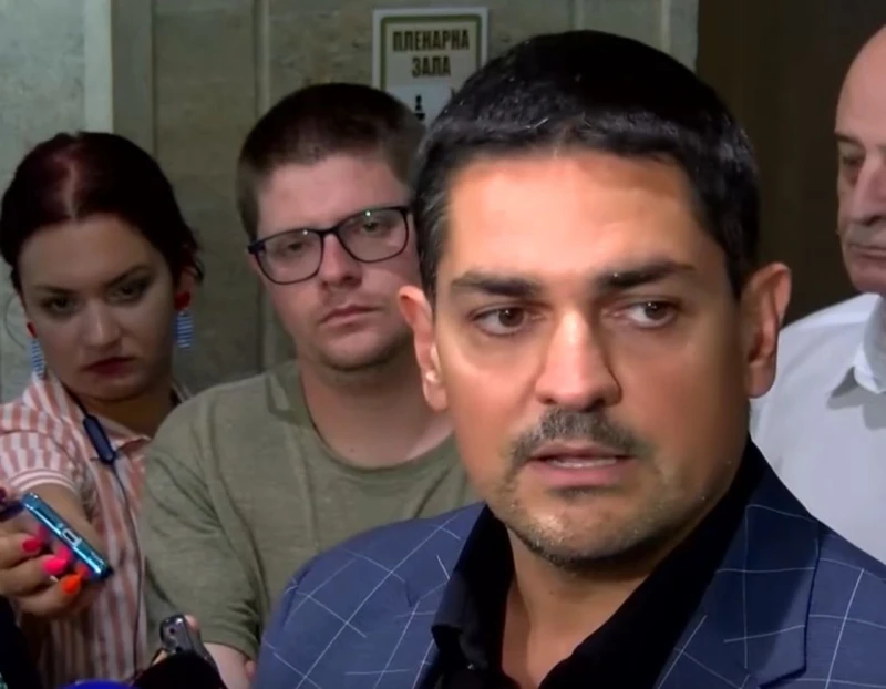 Радостин Василев: Вотът на недоверие ще е през септември, до тогава ще има много взривове в държавата