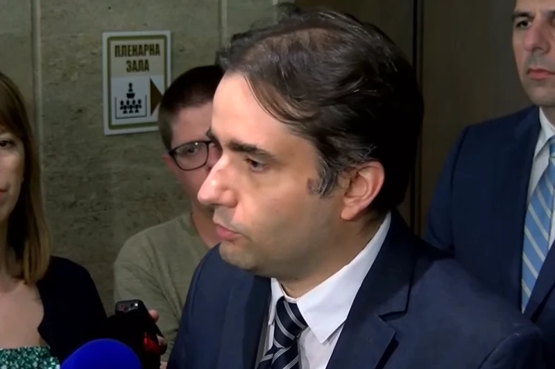 Божанов: Един вот на недоверие трябва да е изключително сериозен и да удари в сърцето на управляващата коалиция