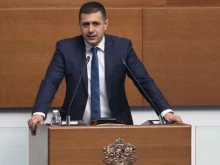 На второ четене: НС прие предложението да се увеличи броя на безплатните тегления от банкомат 