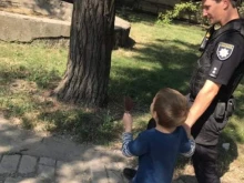 Спасиха дете, надвесено над пътя от моста преди тунел "Железница" в Благоевград