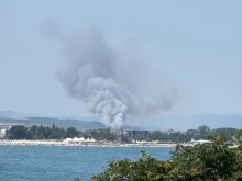 Втори ден гори пожара край яз. "Порой", включиха се и доброволци