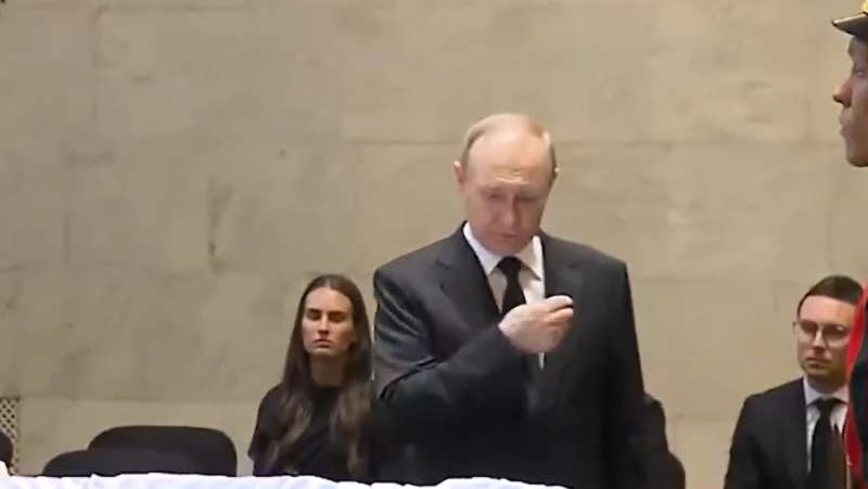 Путин, когото светът не познава: Сълзи в очите на руския президент на погребението на Ирина Подносова