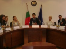 Иван Тотев разговаря с посланици за обновяването на Римския стадион 