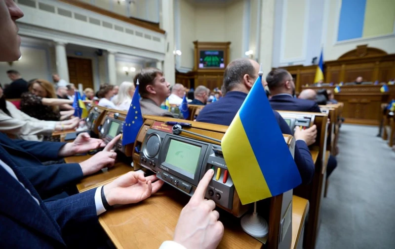 FT: Депутатите от партията на Зеленски се страхуват да гласуват новия закон за НАБУ и САП поради опасения от отмъщение