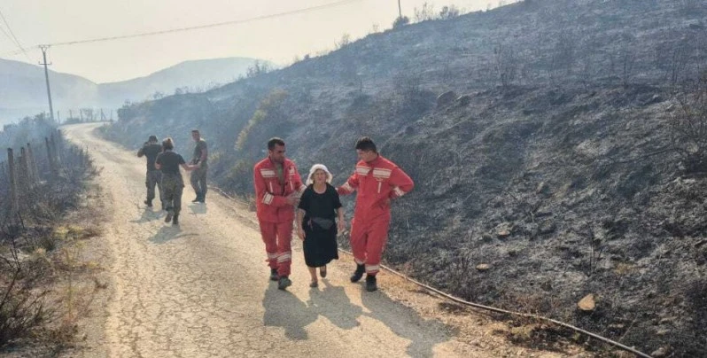 Трима души са ранени при пожар в Албания, над 2000 са евакуирани