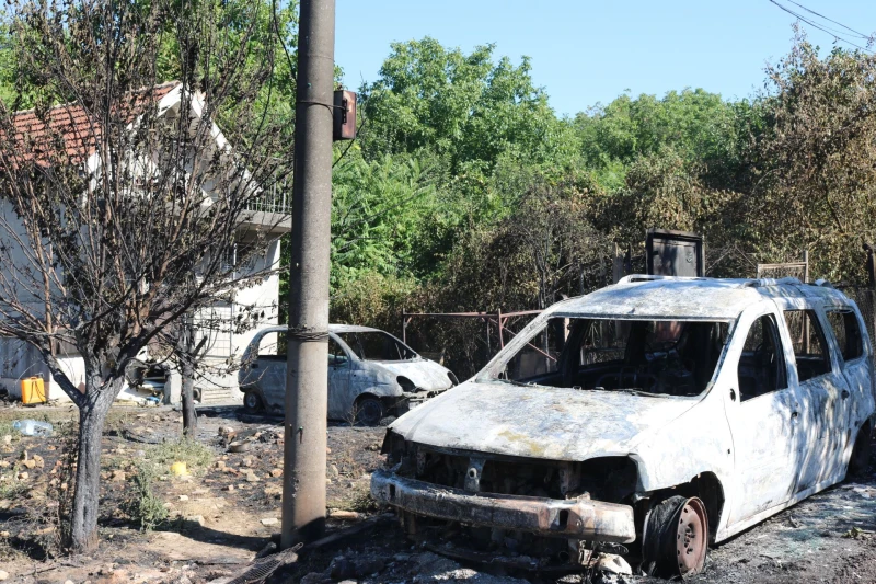 Пожарите в Русенско са овладени, изгоряха четири автомобила и две постройки