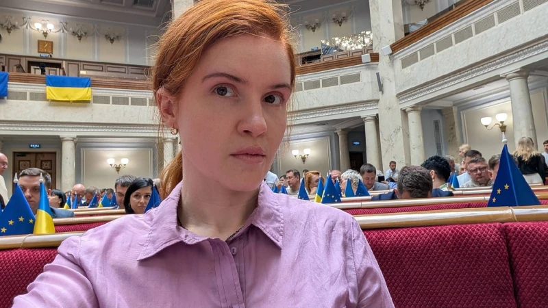 Маряна Безуглая има Синдром на Аспергер - има ли право на достъп до държавни тайни?