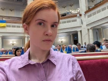 Маряна Безуглая има Синдром на Аспергер - има ли право на достъп до държавни тайни?