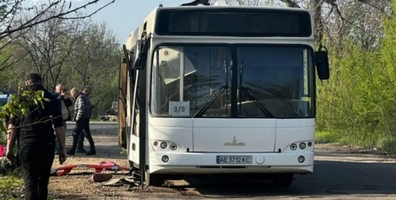 Дрон удари автобус в Сумска област, има загинали и ранени