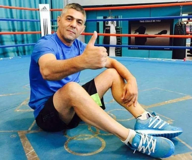 Днес става на 61, като е сред малкото в своята професия, чийто нос не е чупен