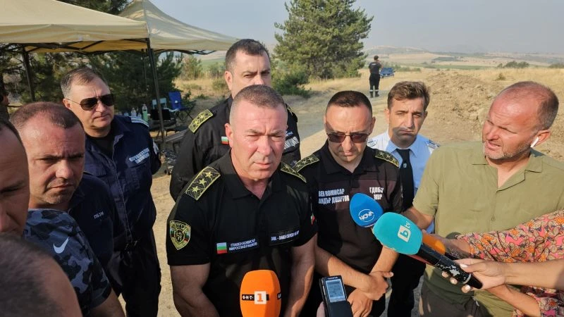 Самолети и хеликоптери се включват в битката с най-големия пожар в страната – този в Пирин