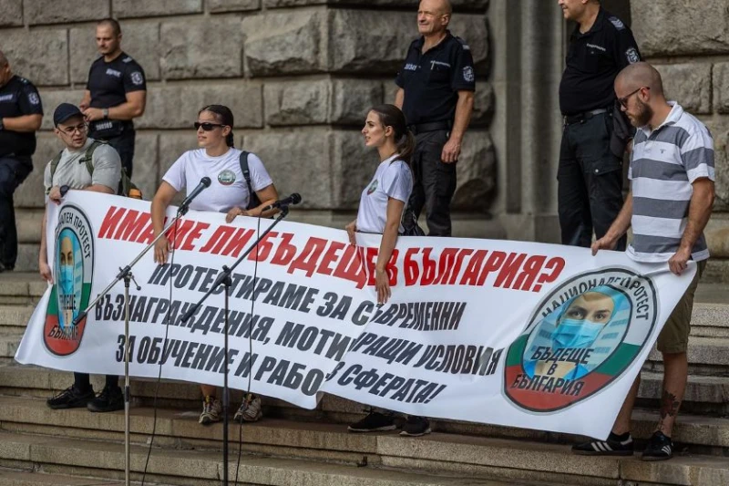 Протестът на медиците блокира "Орлов мост"