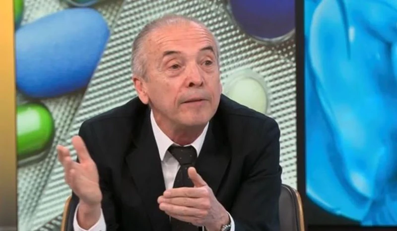 Доц. Атанас Мангъров: Да водиш деца с памперси на море е извращение!