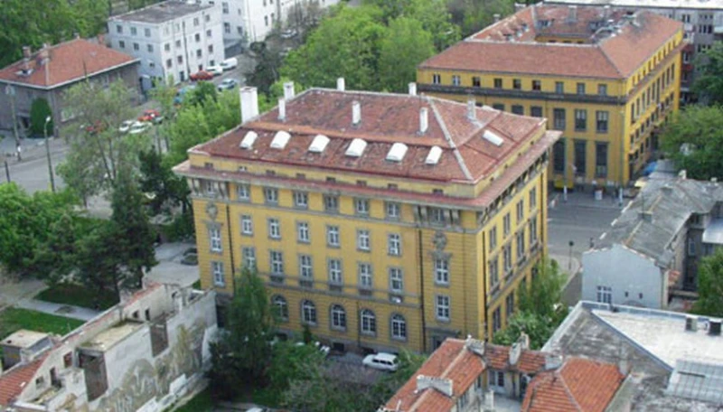 Ремонтират покрива на сградата на Областна управа в Бургас