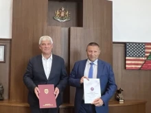 Сарафов и синдикатите сложиха подписите си под документ, с който ще гарантират правата на работниците