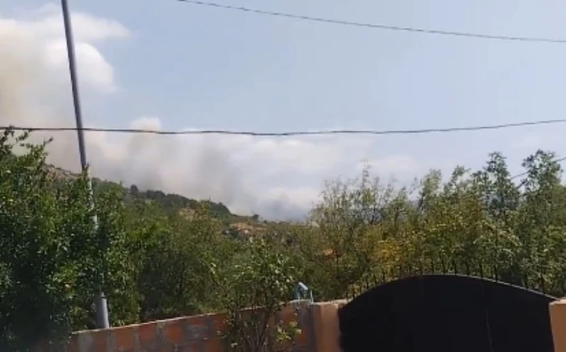 Големият пожар във вилна зона край Сливен е локализиран, вали дъжд