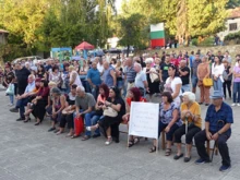 В Големо село стягат протест