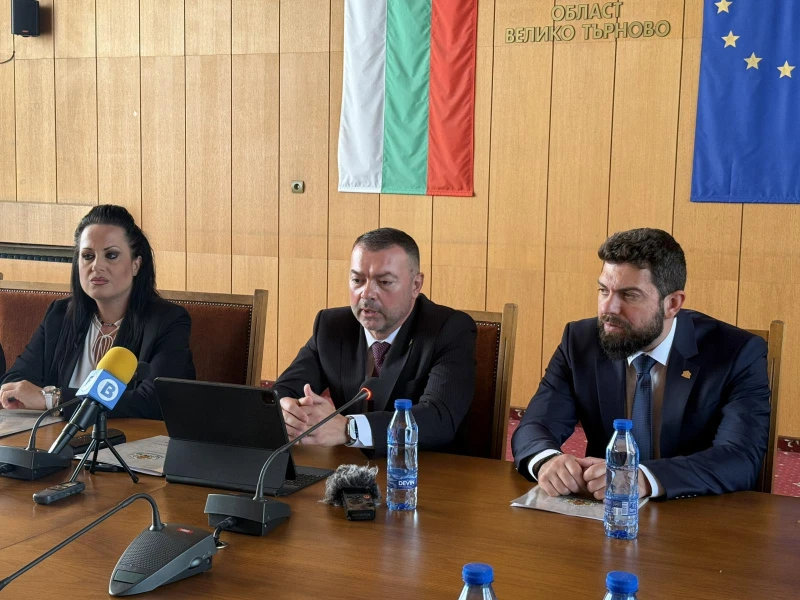 На изпроводяк: Областният управител на Велико Търново отчете предсрочно приключилия си мандат
