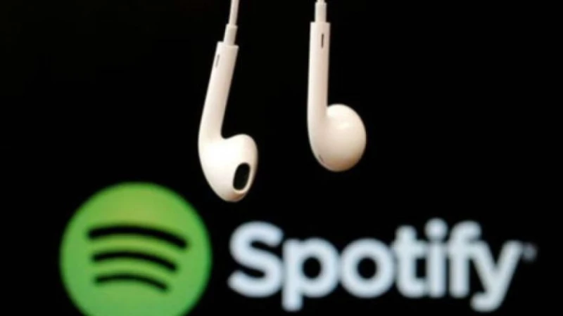 Световни изпълнители махат музиката си от Spotify в знак на протест 