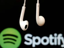 Световни изпълнители махат музиката си от Spotify в знак на протест 