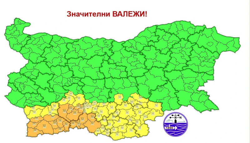 Оранжев код за интензивни валежи в няколко области днес