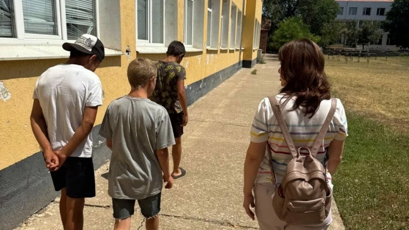 МОН: Децата в интерната в с. Варненци не живеят в лоши условия