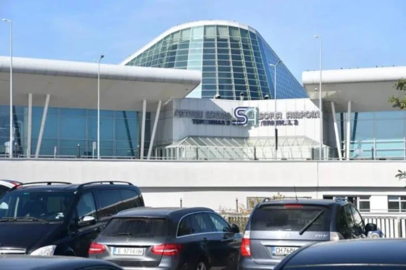 От днес: Автомобилите не могат да спират пред Терминал 2 на летище "Васил Левски"