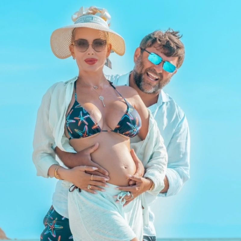 Честито! Те вече са в очакване на третото си дете