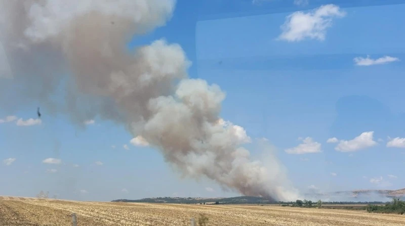 Пожар пламна край Карнобат