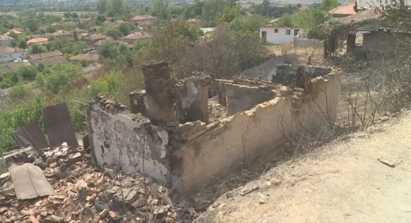 Опасната игра на дете във Варненско остави 2 семейства без дом