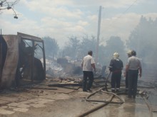 Голям пожар в "Остромила", горят дърводелска работилница и къща