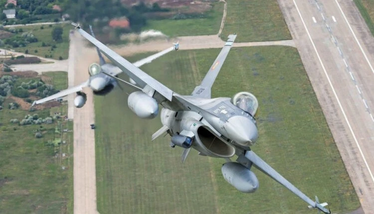 Румъния вдигна във въздуха изтребители F-16 заради масираната атака над Украйна