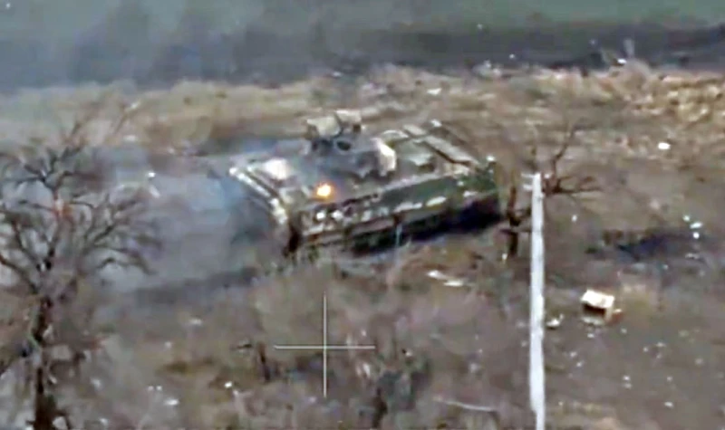 "Вече поразиха БМП Bradley, M113 и танкове Abrams": Руснаците използват дронове "Бумеранг" на всички направления