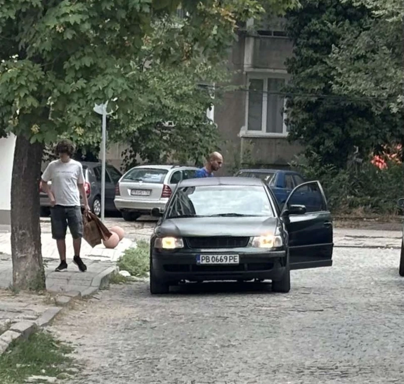 Куриер ежедневно и безнаказано кара в насрещното в центъра на Пловдив