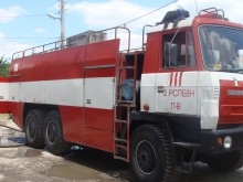 Една пожарна кола е с леки щети след пожара в "Остромила