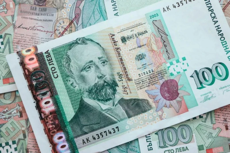 Трик със 100 лева може да превърне магазините и аптеките в безплатни чейндж бюра