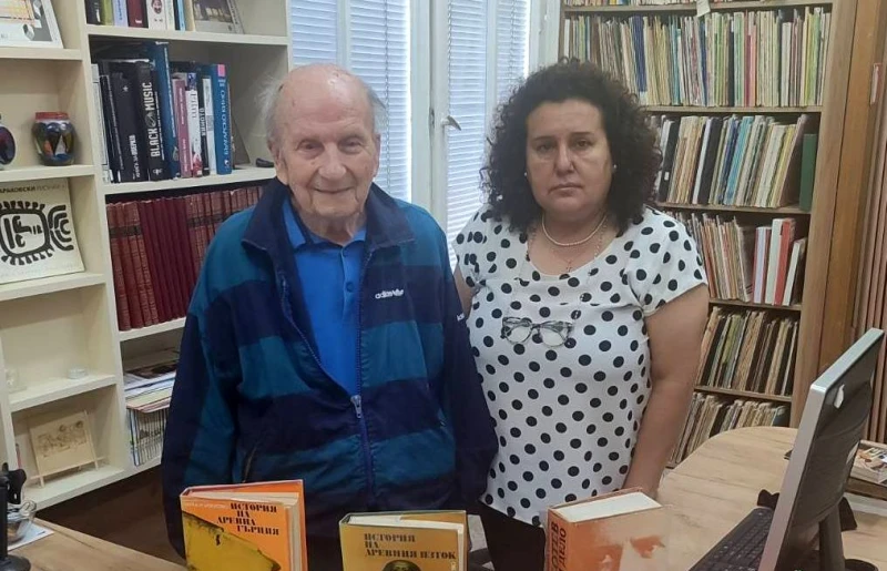 Дарител отново направи жест на библиотеката в Русе