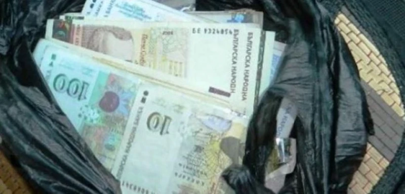 Жена от Свиленрад изхвърли спестяванията си на боклука